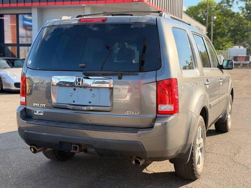 Polished Metal Metallic 2011 Honda Pilot EX-L