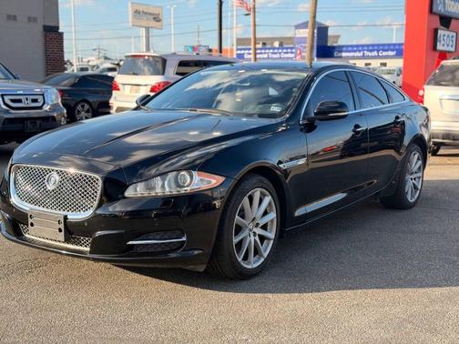 2013 Jaguar XJ Base