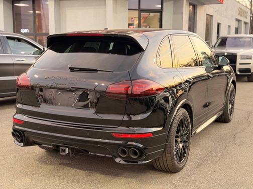 2016 Porsche Cayenne GTS