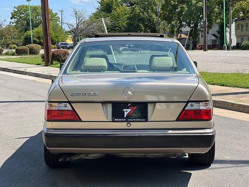 1993 Mercedes-Benz E-Class 3.2