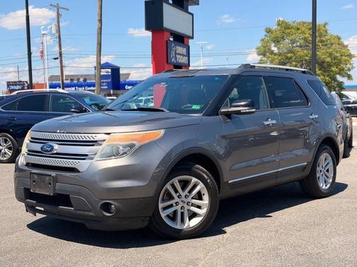 Sterling Gray Metallic 2014 Ford Explorer XLT