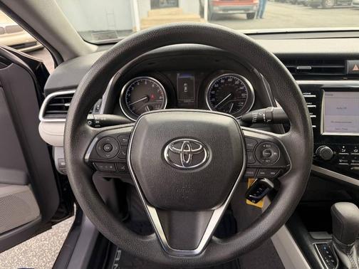Midnight Black Metallic 2018 Toyota Camry LE