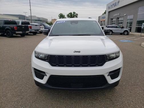2023 Jeep Grand Cherokee LAREDO