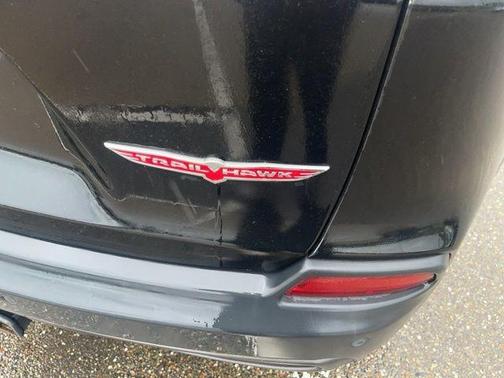 Diamond Black 2019 Jeep Cherokee Trailhawk