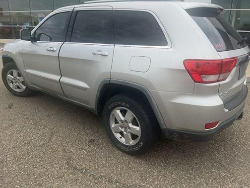 Bright Silver Clearcoat Metallic 2011 Jeep Grand Cherokee Laredo
