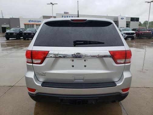 Bright Silver Clearcoat Metallic 2011 Jeep Grand Cherokee Laredo