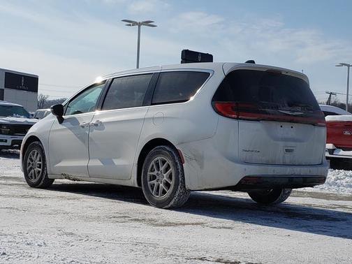 2024 Chrysler Pacifica Touring-L