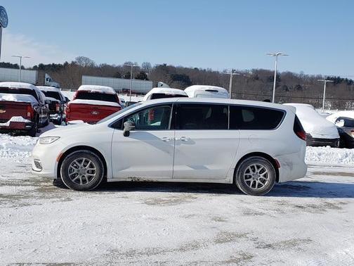 2024 Chrysler Pacifica Touring-L