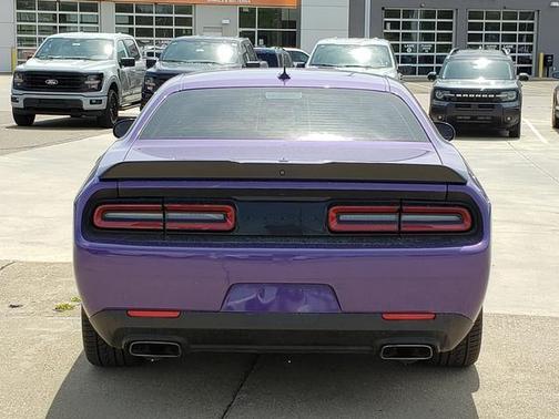 Plum Crazy Pearlcoat 2023 Dodge Challenger R/T