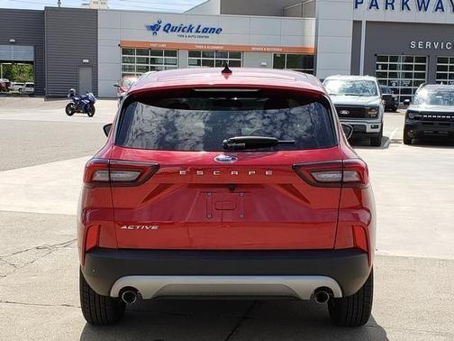 Rapid Red Metallic Tinted Clearcoat 2023 Ford Escape Active