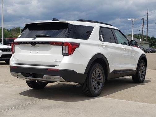 Star White 2026 Ford Explorer Active