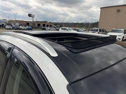 Pristine White 2020 Lincoln Nautilus Reserve