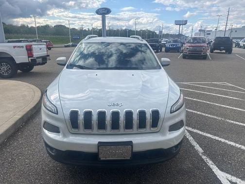Bright White Clearcoat 2016 Jeep Cherokee Latitude