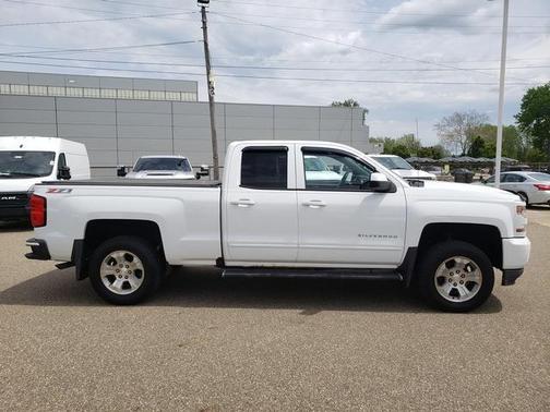 Summit White 2017 Chevrolet Silverado 1500 LT