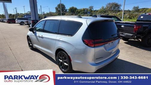 Silver Mist Clearcoat 2026 Chrysler Pacifica Select