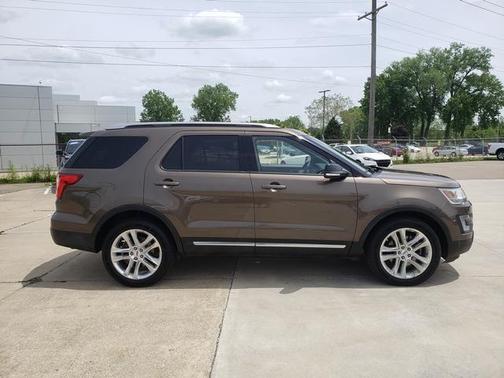 Caribou Metallic 2016 Ford Explorer XLT