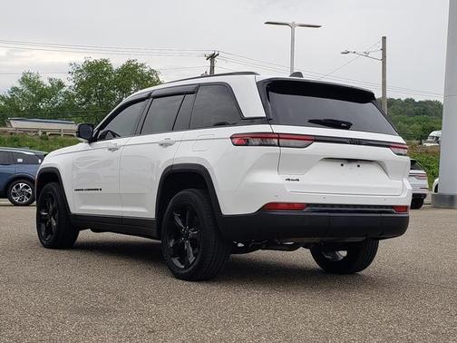 2023 Jeep Grand Cherokee LAREDO