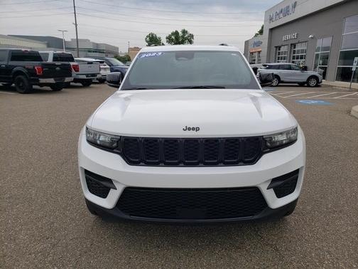 2023 Jeep Grand Cherokee LAREDO