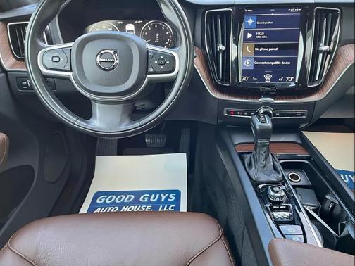 2021 Volvo XC60 T5 Momentum