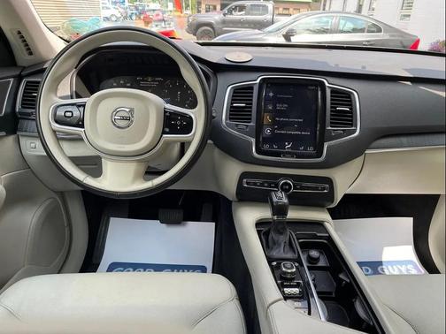 2020 Volvo XC90 T5 Momentum