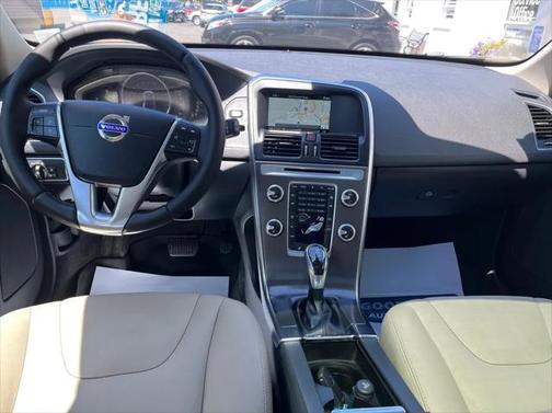 2016 Volvo XC60 T6 Drive-E