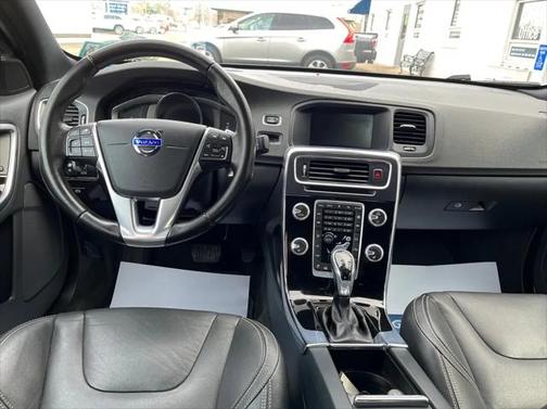 2016 Volvo S60 T6 Drive-E Platinum