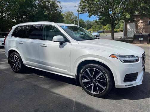 2020 Volvo XC90 T6 Momentum