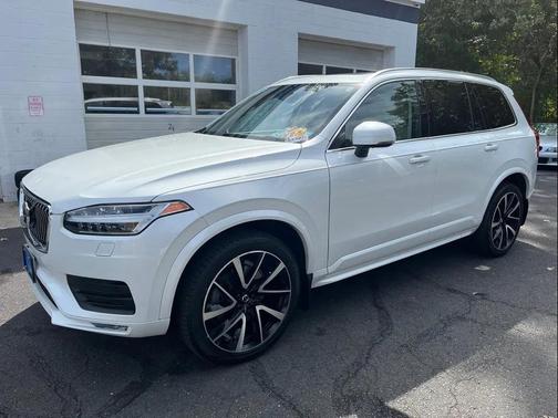 2020 Volvo XC90 T6 Momentum