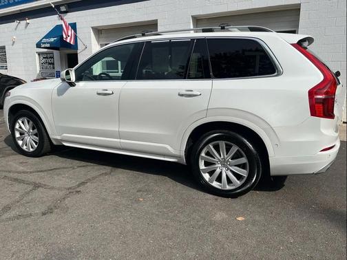 2017 Volvo XC90 T6 Momentum