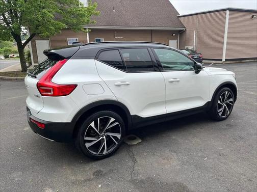 2020 Volvo XC40 T5 R-Design
