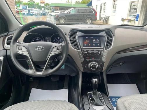 2017 Hyundai SANTA FE SE