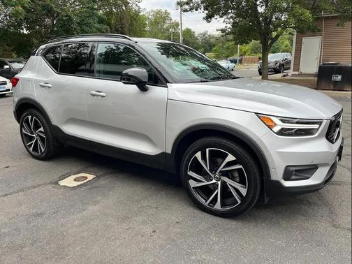 2019 Volvo XC40 T5 R-Design