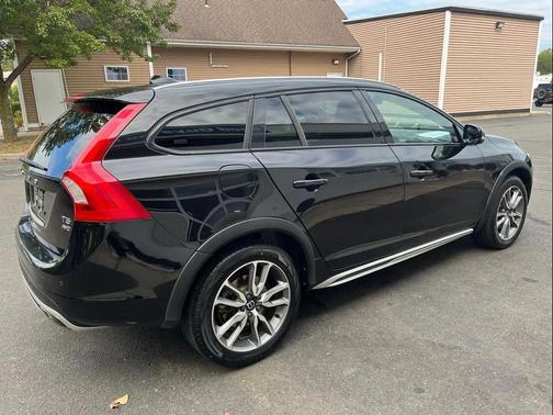 2018 Volvo V60 Cross Country T5