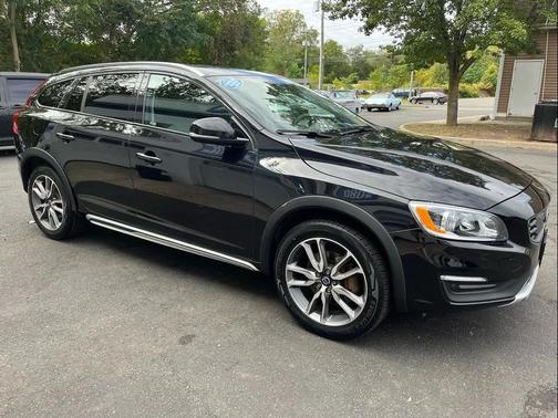 2018 Volvo V60 Cross Country T5
