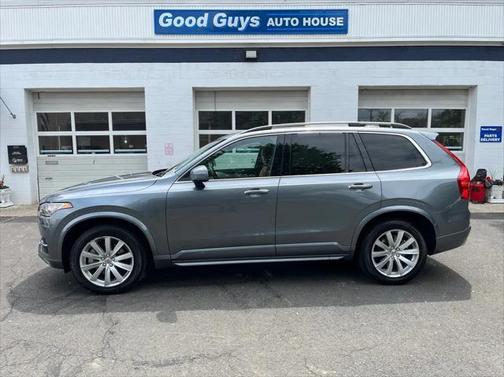 2016 Volvo XC90 T6 Momentum