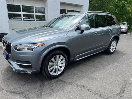 2016 Volvo XC90 T6 Momentum