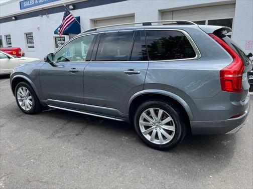 2016 Volvo XC90 T6 Momentum