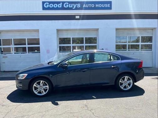 Blue 2015 Volvo S60 T5 Platinum