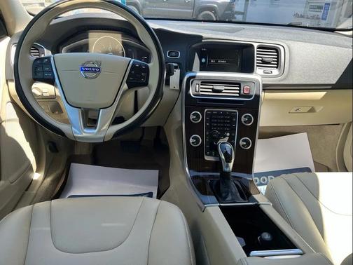 Blue 2015 Volvo S60 T5 Platinum