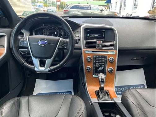 2016 Volvo XC60 T6 Drive-E Platinum