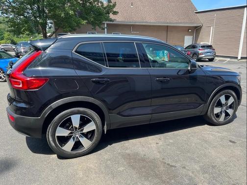 2020 Volvo XC40 T5 Momentum