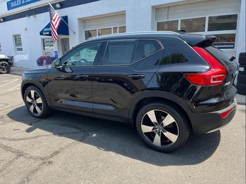 2020 Volvo XC40 T5 Momentum
