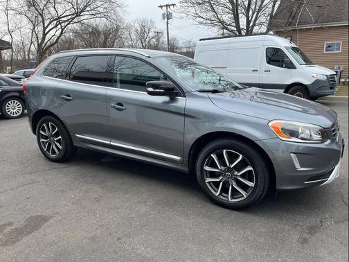 2017 Volvo XC60 T6 Dynamic