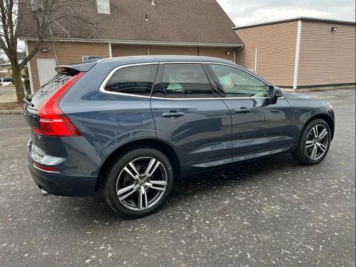 2021 Volvo XC60 T5 Momentum