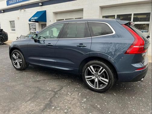 2021 Volvo XC60 T5 Momentum