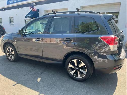 Dark Gray Metallic 2017 Subaru Forester 2.5i Premium