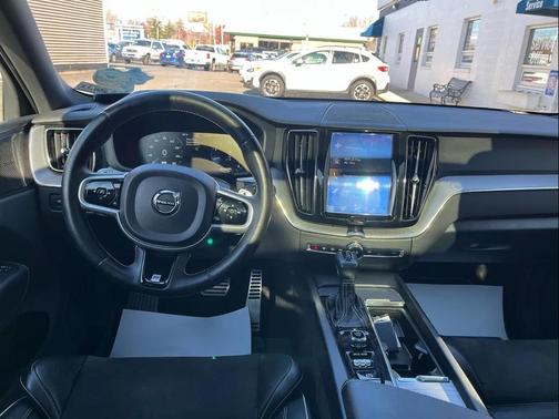 2019 Volvo XC60 T6 R-Design