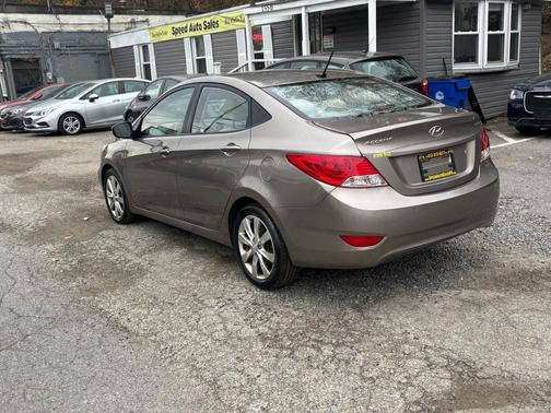 2012 Hyundai Accent GLS