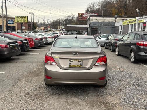 2012 Hyundai Accent GLS
