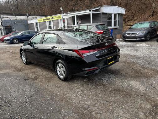 2023 Hyundai ELANTRA SE